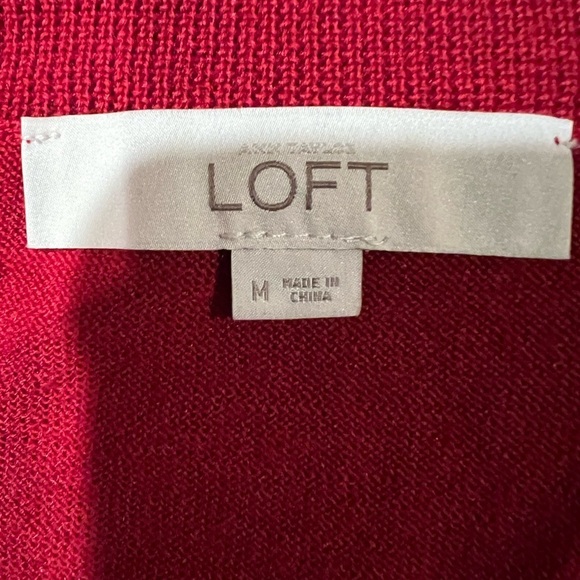 Red V Neck Ann Taylor Loft sweater size medium. - Picture 4 of 5